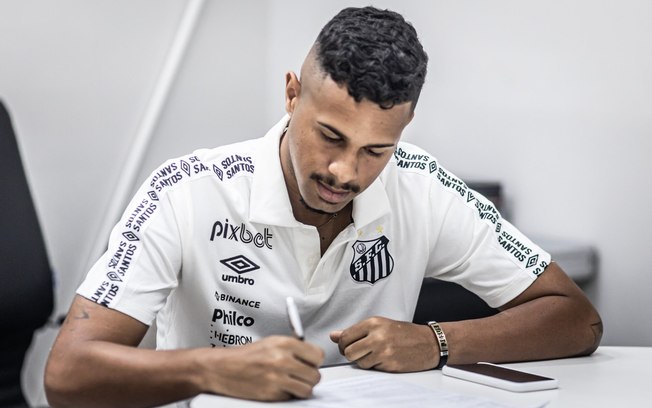 Santos acerta renovação de contrato de Ed Carlos