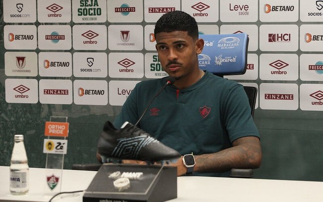 John Kennedy é um dos atletas afastados pelo Fluminense por atos de indisciplina 