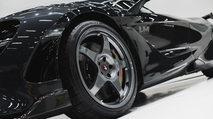 Rodas LM de cinco raios são exclusivas da edição comemorativa do McLaren 750S Le Mans Rodas LM de cinco raios são exclusivas da edição comemorativa do McLaren 750S Le Mans