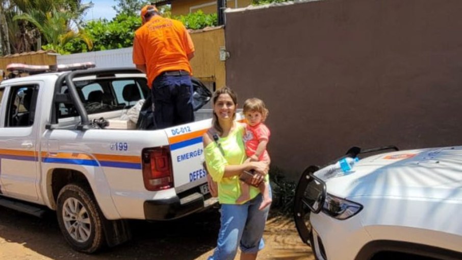 Vanessa Lara e a filha, resgatadas com familiares pela Defesa Civil de Campinas
