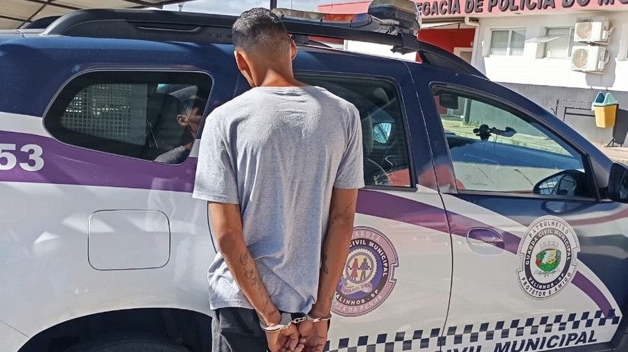 Suspeito foi preso em flagrante após tentar furtar cerca de R$ 1 mil em carnes Suspeito foi preso em flagrante após tentar furtar cerca de R$ 1 mil em carnes