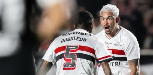 São Paulo vence Corinthians e dá um leve chega pra lá na crise  