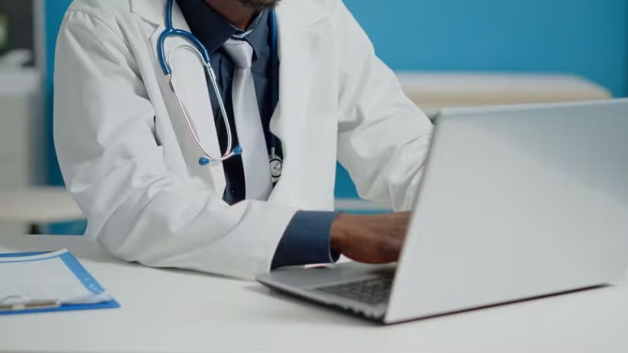 Casal é preso por suposto envenenamento de médico no Espírito Santo