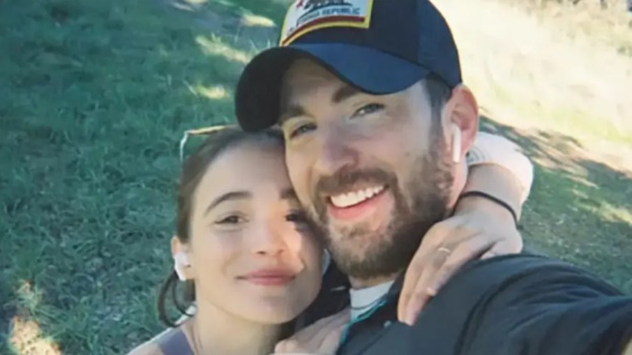 Chris Evans e Alba Baptista