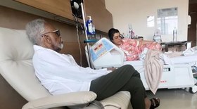 Preta Gil recebe visita do pai, Gilberto Gil, no hospital