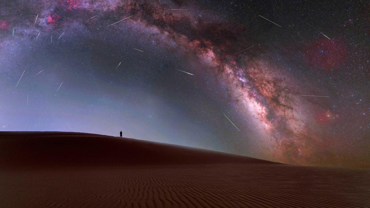 A Via Láctea sobre as dunas de areia do deserto ocidental egípcio