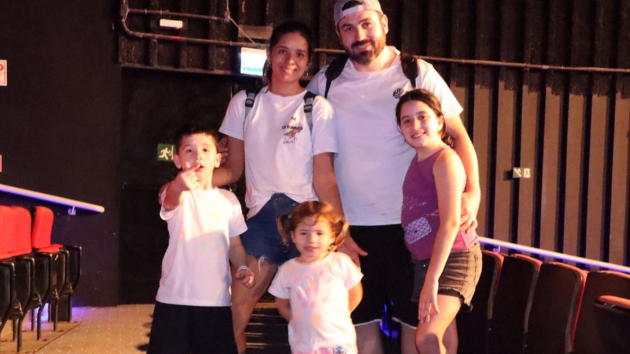 Edgar com a esposa e os três filhos Edgar com a esposa e os três filhos