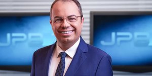 Apresentador da Globo é internado após festa surpresa na emissora
