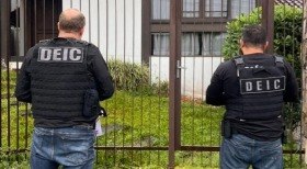 Detentos fogem da cadeia pública com viatura e armas no Paraná 