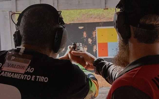 PF abre inscrições de instrutor de armamento e tiro em SP PF abre inscrições de instrutor de armamento e tiro em SP