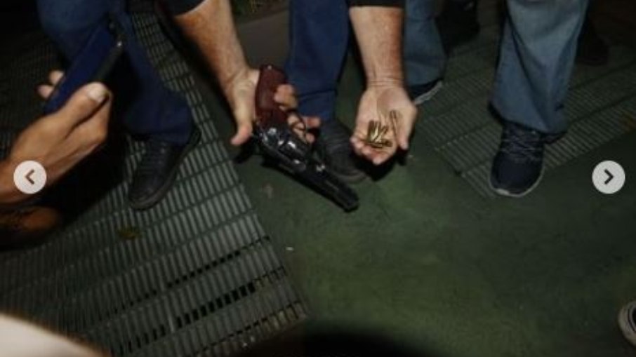 Homem detido com arma em protesto pró-democracia em São Paulo