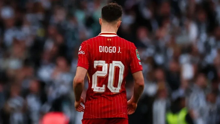 Liverpool aposenta a camisa usada por Diogo Jota