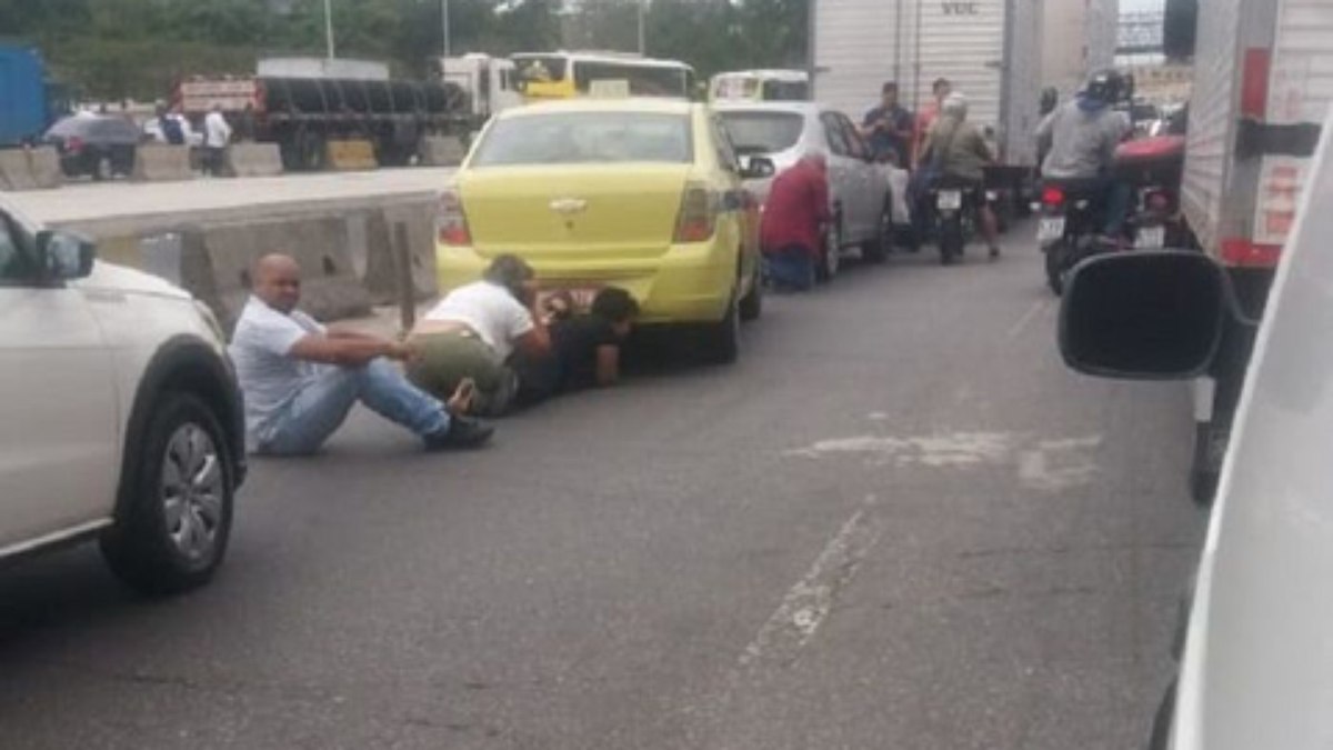 Tiroteio na Avenida Brasil deixa ao menos cinco feridos