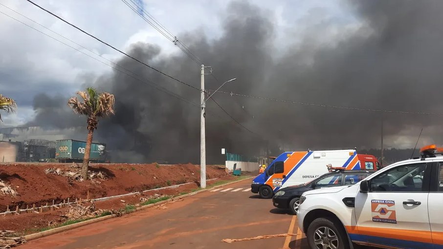 Incêndio atingiu fábrica em SC