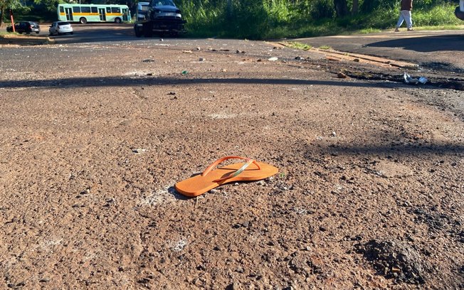 Mulher é atropelada por carro e morre após ser arremessada cerca de 30 metros no Parque São Paulo Mulher é atropelada por carro e morre após ser arremessada cerca de 30 metros no Parque São Paulo
