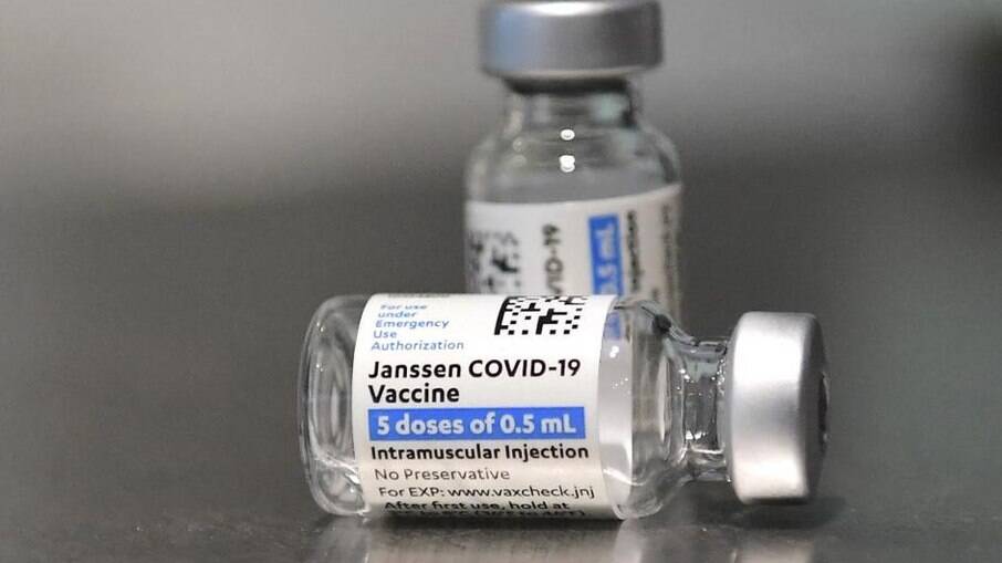 Ministério da Saúde foi informado sobre problemas com a vacina da Janssen e disse que irá apurar o caso