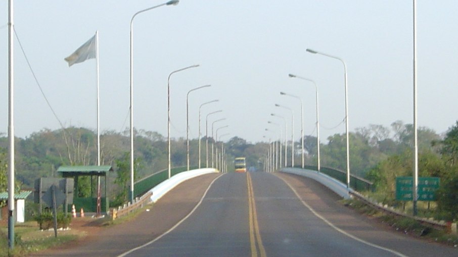 Ponte entre Brasil e Argentina é importante para o transporte de mercadorias e de quem cruza a fronteira