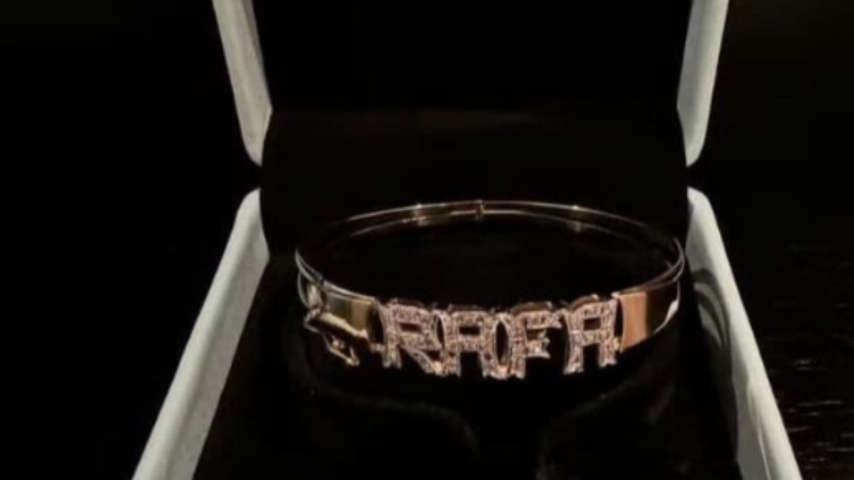 Helô Pinheiro presenteia Rafa Justus com bracelete de R$ 40 mil