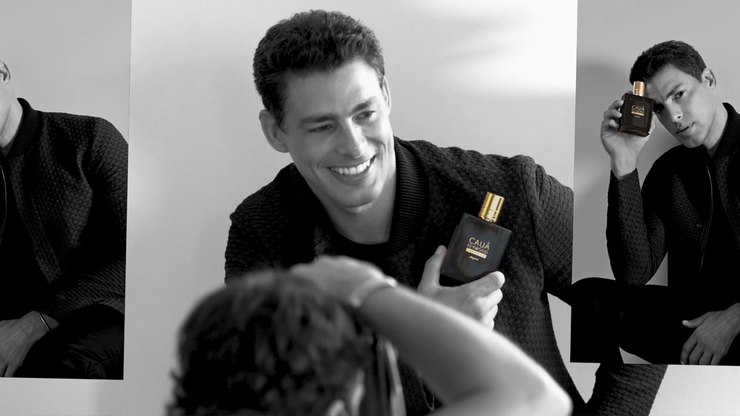 Polêmica das axilas de Cauã Reymond e a marca de perfumes do galã