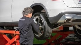 Veja o passo a passo para trocar os pneus de forma segura