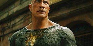 Ator Dwayne Johnson acorda com as unhas pintadas, posta vídeo e gravação viraliza