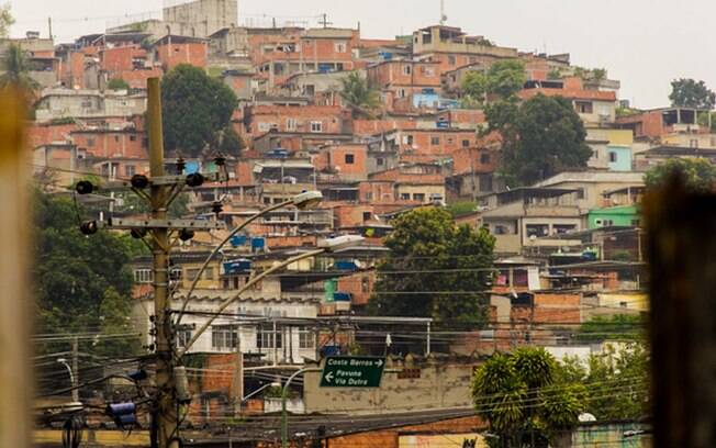Favelas sofrem com desabastecimento durante pandemia de covid-19.