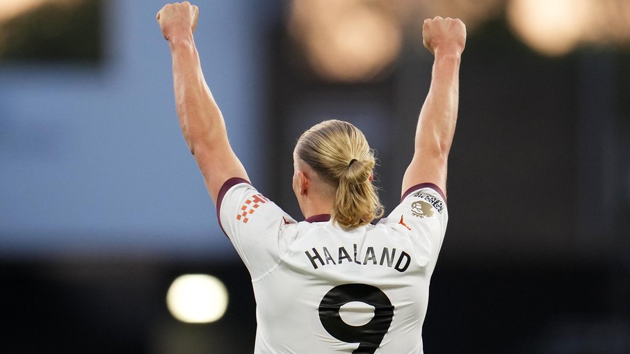 Haaland marca dois, e City vence Burnley na abertura da Premier League