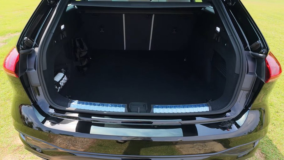 Porta-malas do Audi A5 Avant oferece 448 litros e chega a 1.396 litros com os bancos rebatidos