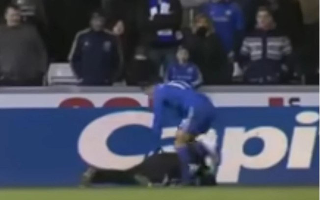 Charlie Morgan (E) posou ao lado de Eden Hazard em 2024 para promover a marca de vodca