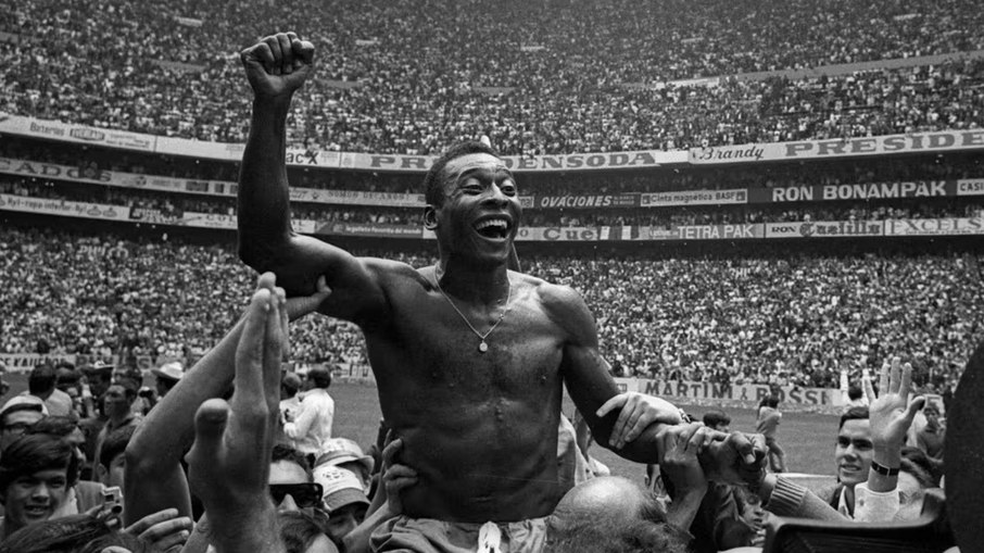 Pelé após o tricampeonato mundial do Brasil.