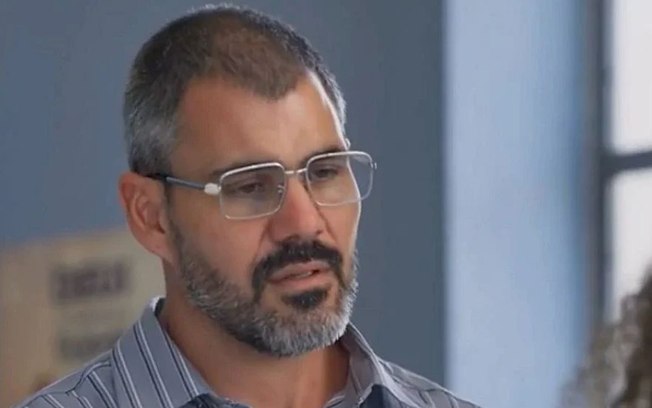 Globo consulta elenco de novela antes de escalar Juliano Cazarré