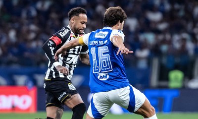 Com Neymar apagado, Santos vira sobre o Cruzeiro