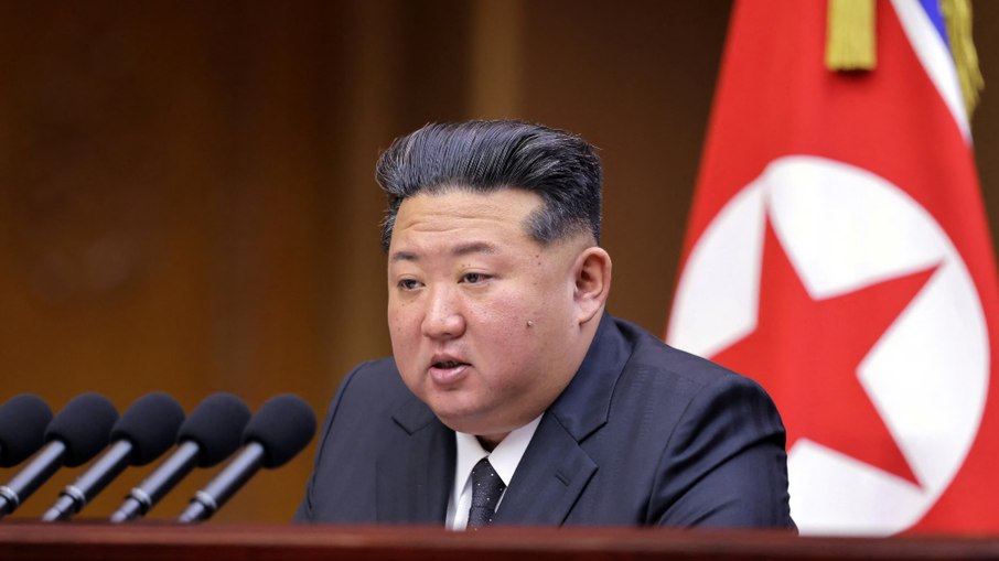 Kim Jong-un impede uso de silicone na Coreia do Norte