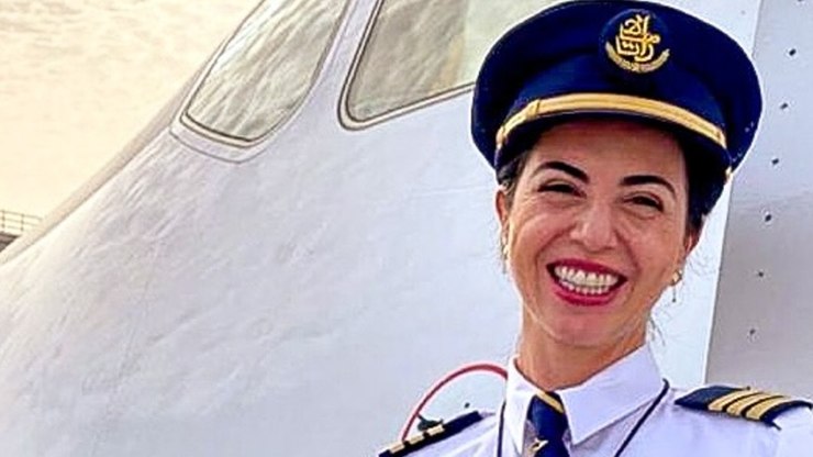 Brasileira faz história ao comandar o maior avião do mundo