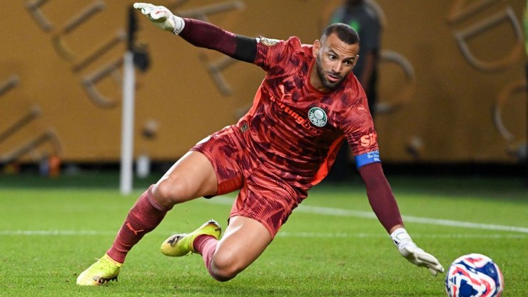 Falhou ou não? Goleiro ex-Palmeiras avalia lance de Weverton