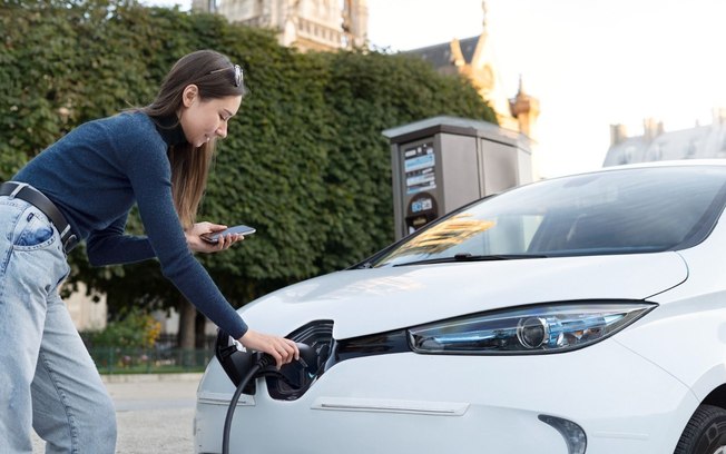 Condomínios têm até 2026 para se adequar a carros elétricos
