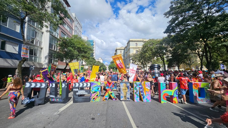Queixinho desfila em BH