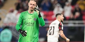 Safonov reage a memes debochando do Flamengo: "Surra total"