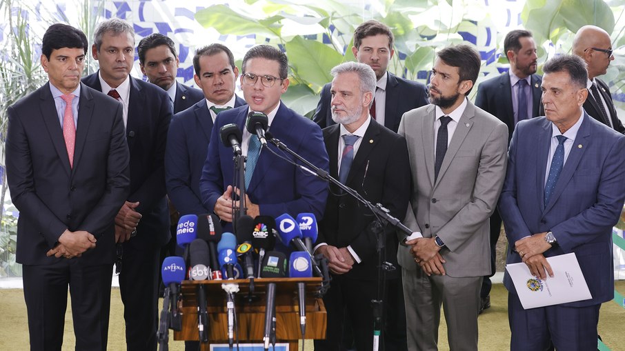 Motta contou que Haddad deixou claro a possibilidade de o governo não apresentar alternativas. Nesse caso, os parlamentares alertaram que colocarão em pauta o PDL que susta os efeitos da medida que aumentou o IOF Motta contou que Haddad deixou claro a possibilidade de o governo não apresentar alternativas. Nesse caso, os parlamentares alertaram que colocarão em pauta o PDL que susta os efeitos da medida que aumentou o IOF