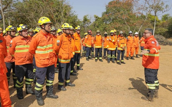 Após três dias, combatentes controlam incêndio no Parque Nacional de Brasília