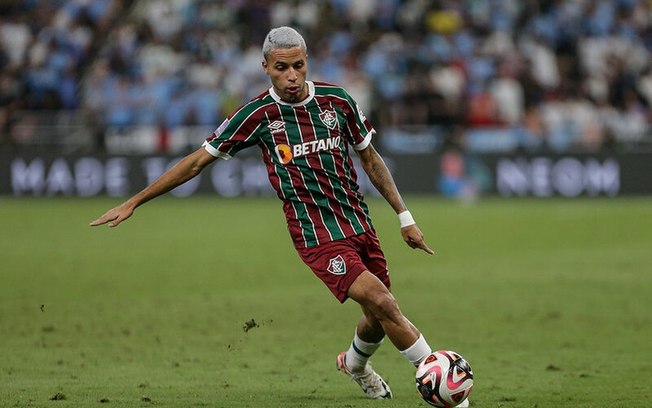 Alexsander é um dos quatro jogadores do Fluminense afastados