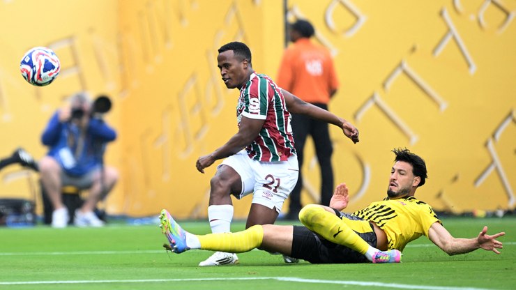 Fluminense domina Borussia Dortmund, mas perde gols e só empata