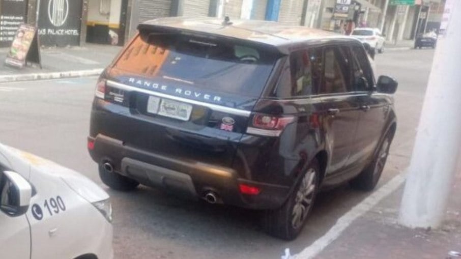 Land Rover Range Rover com 158 multas é apreendido no centro de São Paulo Land Rover Range Rover com 158 multas é apreendido no centro de São Paulo