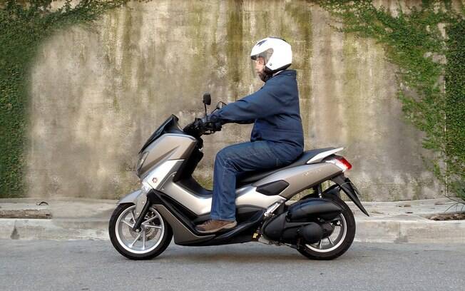 O scooter Yamaha NMax tem muitas vantagens em relação ao concorrente da Honda