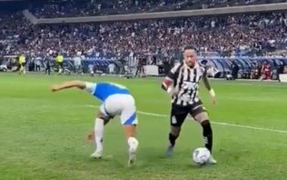 Coitado: web vai à loucura com drible plástico de Neymar; veja