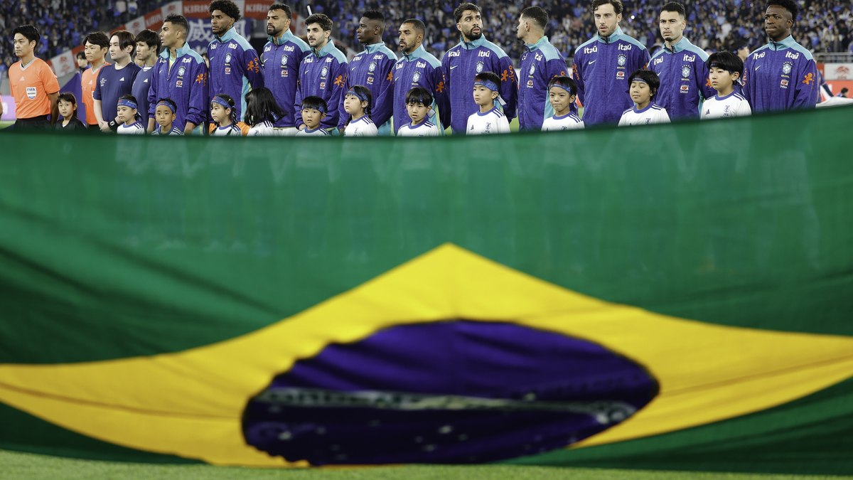 Jogadores do Brasil antes da partida contra o Japão