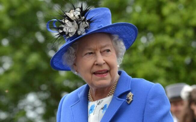 Homem invadiu  Palácio de Buckingham e chegou perto da Rainha Elizabeth