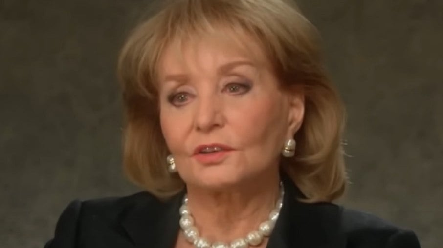 Barbara Walters foi a primeira mulher a apresentar um jornal noturno nos Estados Unidos.