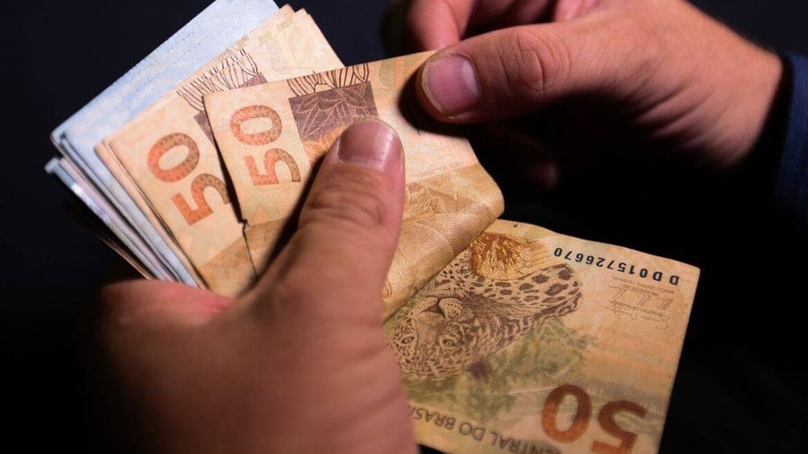 Dieese: salário mínimo de uma família deveria ser de R$ 6.388 em julho