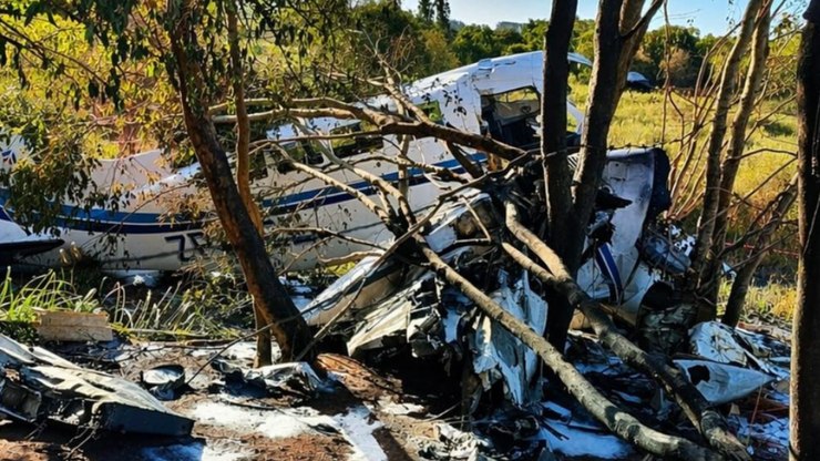 Avião cai no Paraguai, mata piloto e tem R$ 10 milhões saqueados